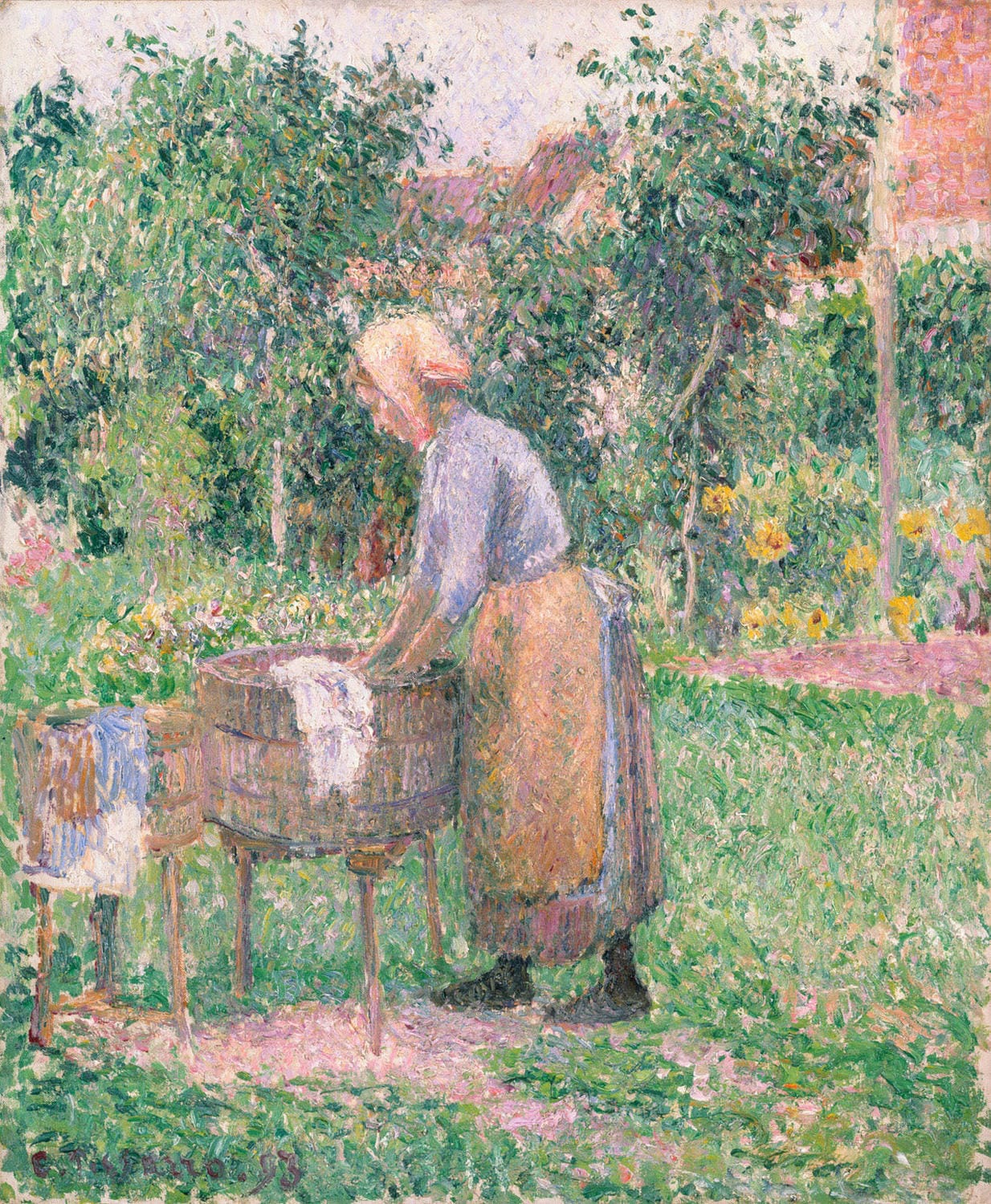 Das Gemälde "Eine Wäscherin in Éragny" von Camille Pissarro zeigt eine Wäscherin bei der Arbeit an einem ruhigen Flussufer, umgeben von sanfter Natur. Impressionistische Pinselstriche und warme Farben verleihen der Szene eine lebendige und friedliche Atmosphäre.