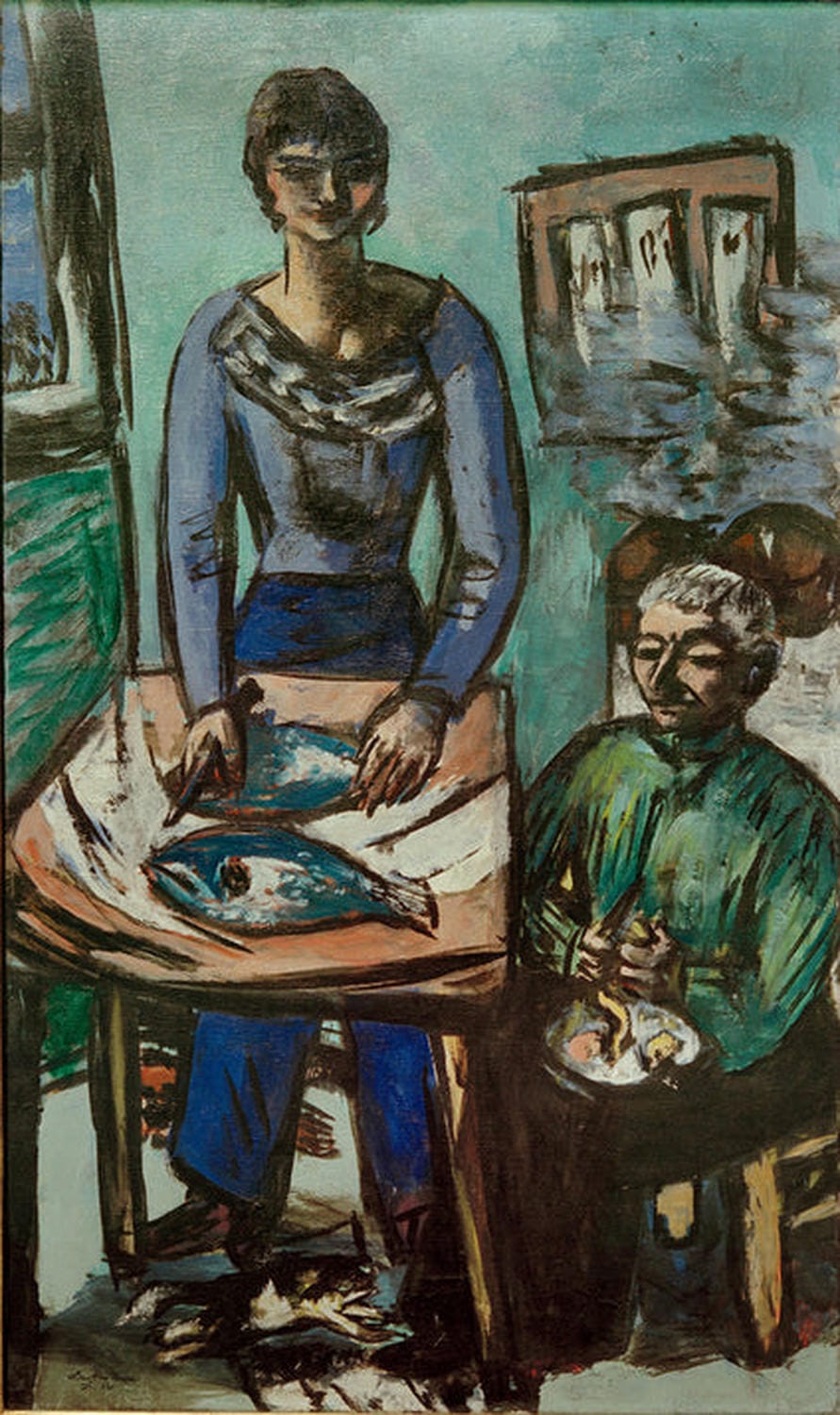 Max Beckmanns Gemälde "Die Küche (Quappi mit Fischen)" zeigt eine Frau in einer expressionistisch gestalteten Küchenszene.