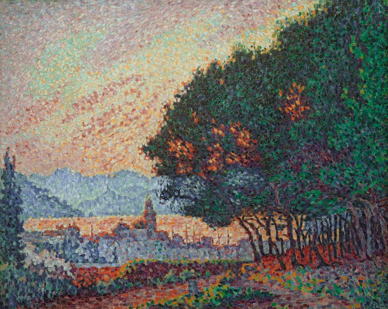 „Saint-Tropez, Stadt und Pinien“ von Paul Signac – farbenfrohe Ansicht von Saint-Tropez mit Pinien und mediterraner Landschaft.