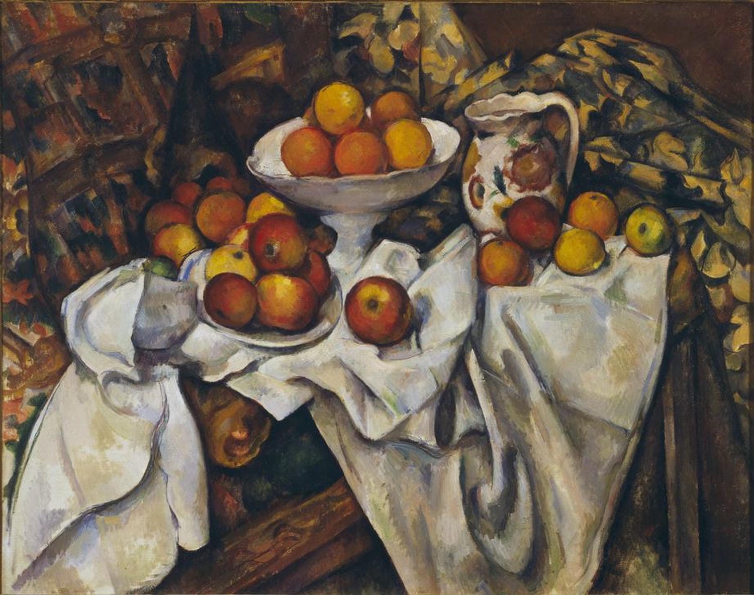 Stillleben mit Äpfeln und Orangen, kunstvoll arrangiert auf einem Tisch mit einem gefalteten Tuch, gemalt von Paul Cézanne im post-impressionistischen Stil.