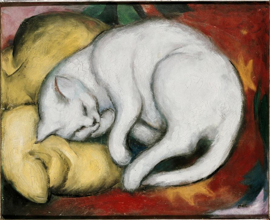 Kater auf gelbem Kissen von Franz Marc: Ein entspannter Kater liegt auf einem leuchtend gelben Kissen, ausdrucksstarkes Werk des Expressionismus.