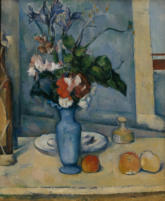 Stillleben mit blauer Vase, Früchten und klaren Formen in kühlen Farbtönen von Paul Cézanne.
