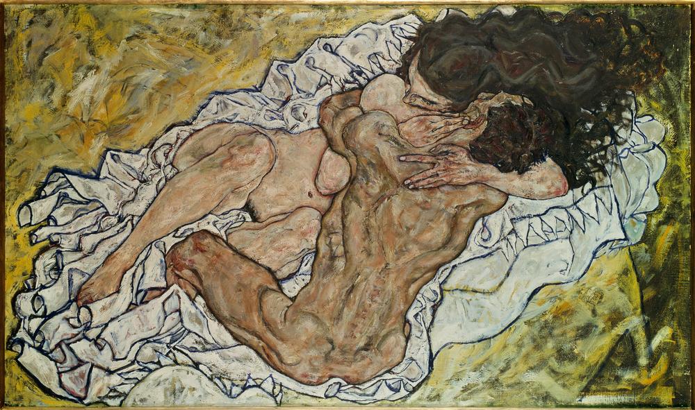 Das Gemälde "Die Umarmung" von Egon Schiele zeigt ein eng umschlungenes Paar in einer emotionalen, intimen Darstellung. Die Figuren liegen aufeinander, die Körper verschmelzen fast, während Schieles markante Linien und gedeckte Farben die Intensität der Szene betonen.