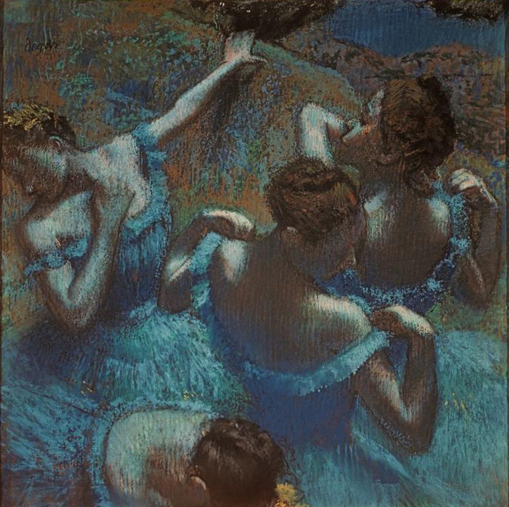 Drei Balletttänzerinnen in blauen Kleidern in impressionistischer Malweise von Edgar Degas.