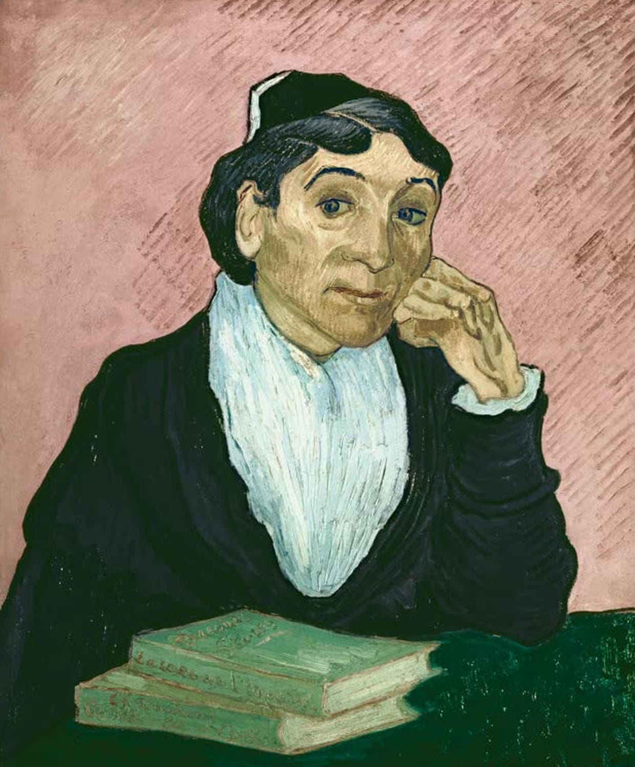 Kunstdruck des Gemäldes „Die Arlesierin Madame Ginoux“ von Vincent van Gogh mit Porträt einer Frau aus Arles in leuchtenden Farben