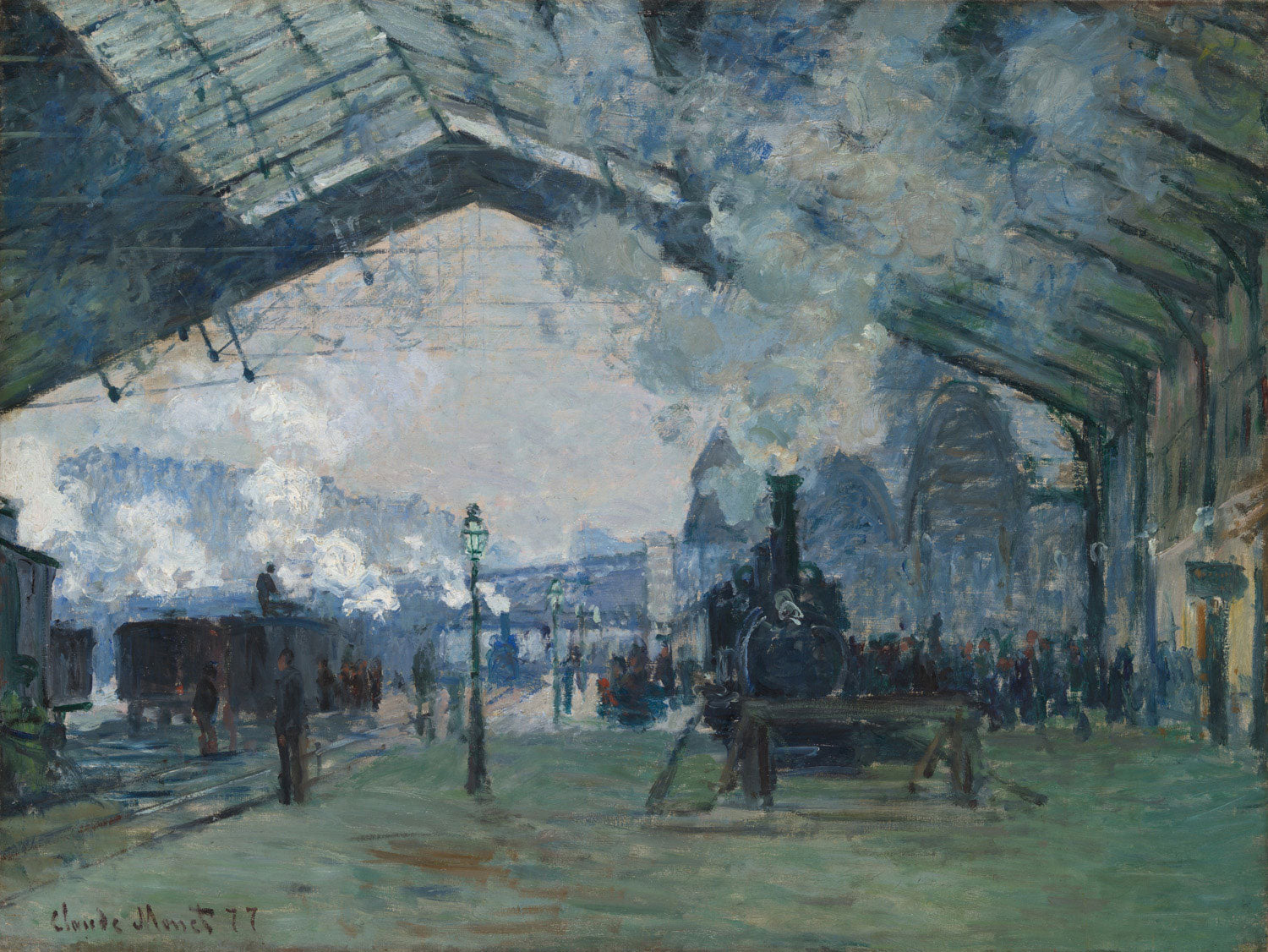 Impressionistisches Gemälde von Claude Monet: Eine dampfende Lokomotive fährt in den Gare Saint-Lazare ein, umgeben von Rauch, Menschen und einem lebhaften Spiel aus Licht und Schatten.
