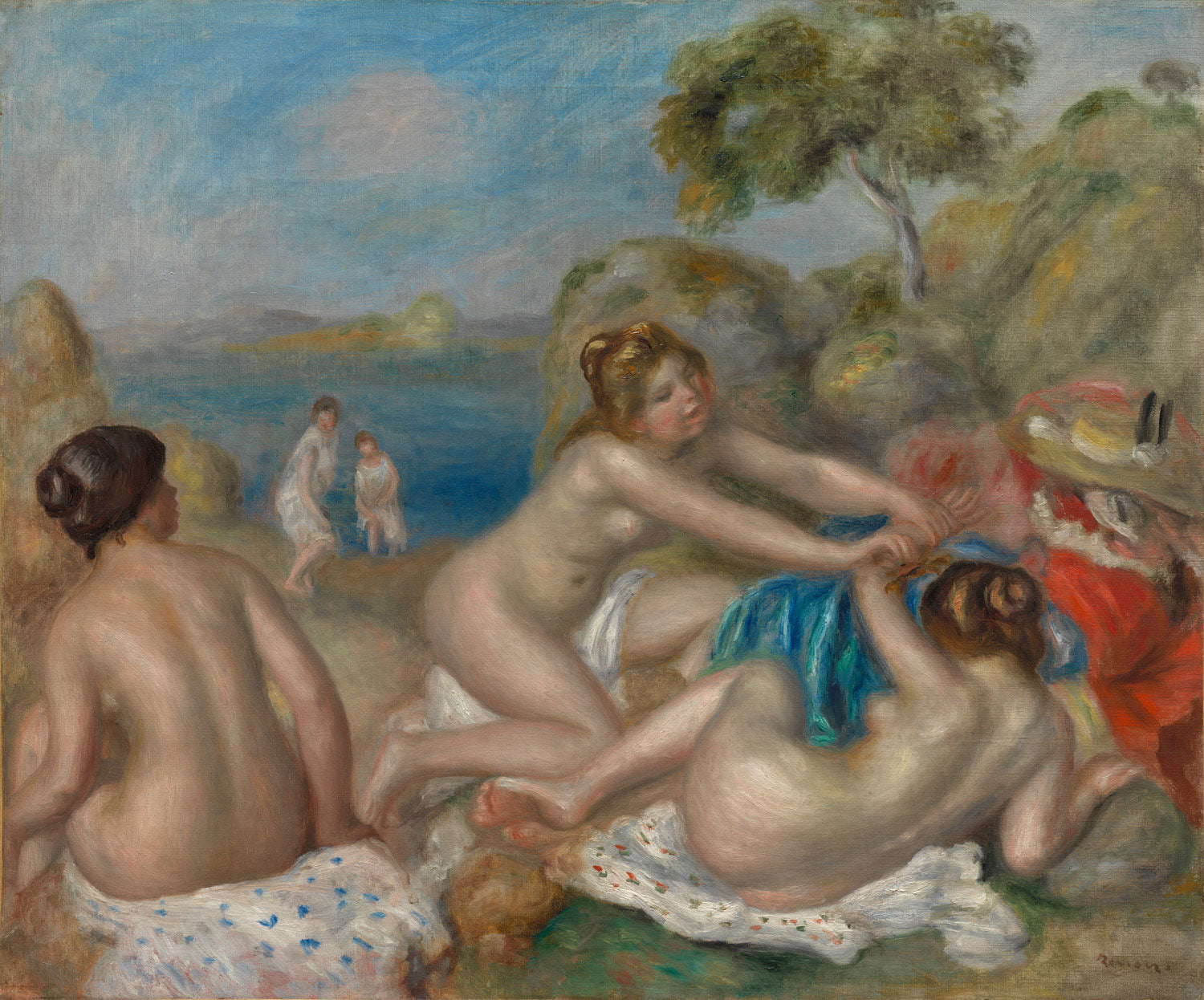 Ein impressionistisches Gemälde von Pierre-Auguste Renoir zeigt drei Badende in einem natürlichen Gewässer, die spielerisch mit einem Krebs interagieren. Die weichen Farbtöne und sanften Pinselstriche betonen die Leichtigkeit der Szene.