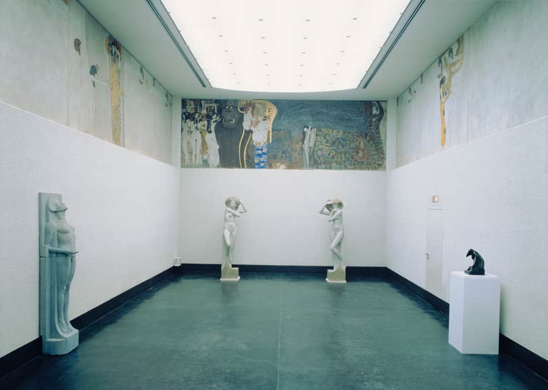 Kunstdruck von „Beethovenfries: Die Sehnsucht nach dem Glück“ von Gustav Klimt mit symbolistischer Bildsprache und kunstvoller Ornamentik. In Deutschland von Hand gefertigt.