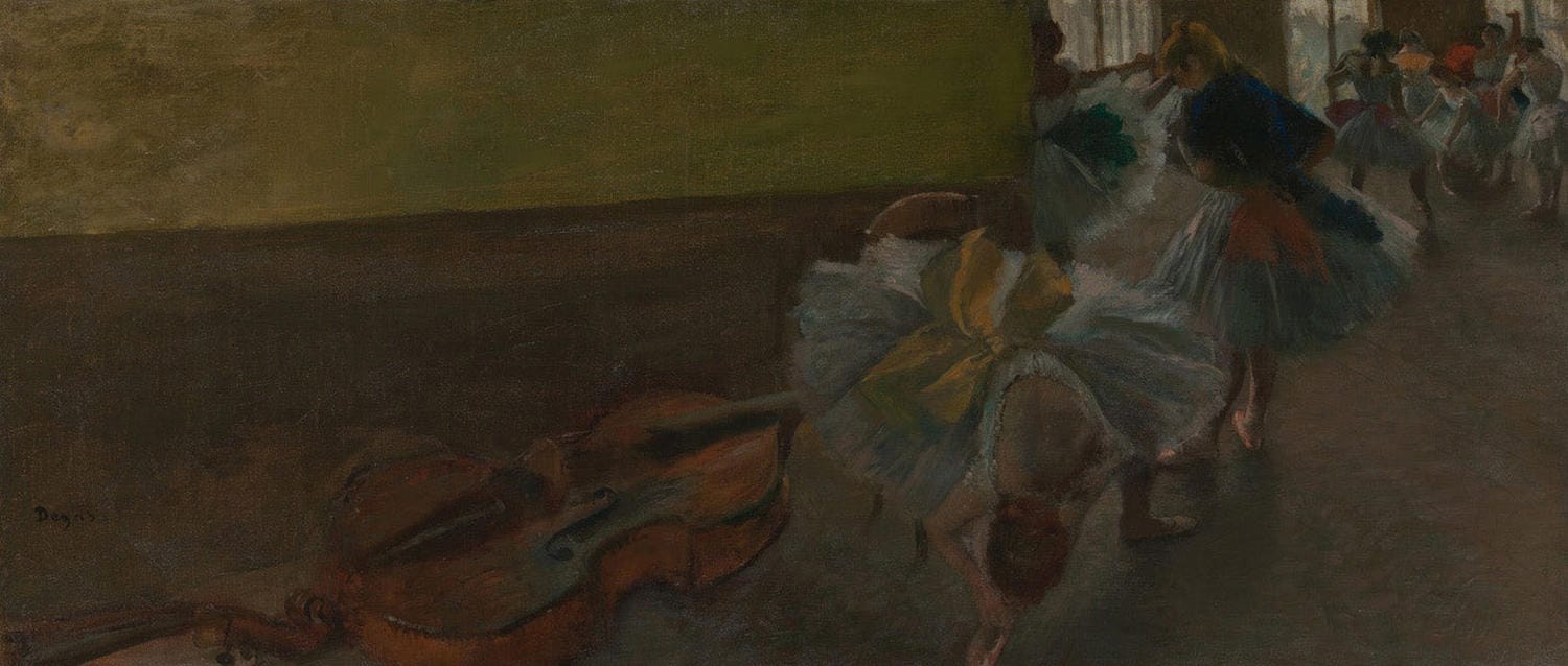 „Tänzer im Proberaum mit einem Kontrabass“ von Edgar Degas zeigt Tänzerinnen inmitten ihrer Übung, begleitet von einem Kontrabass. Degas fängt die Dynamik der Bewegung und die musikalische Atmosphäre dieses Momentes im Ballettsaal meisterhaft ein.