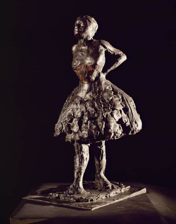 Kunstdruck von „Danseuse au repos, les mains sur les hanches, jambe droite en avant, deuxième étude“ von Edgar Degas, handgefertigt in Deutschland als Leinwand oder Poster erhältlich