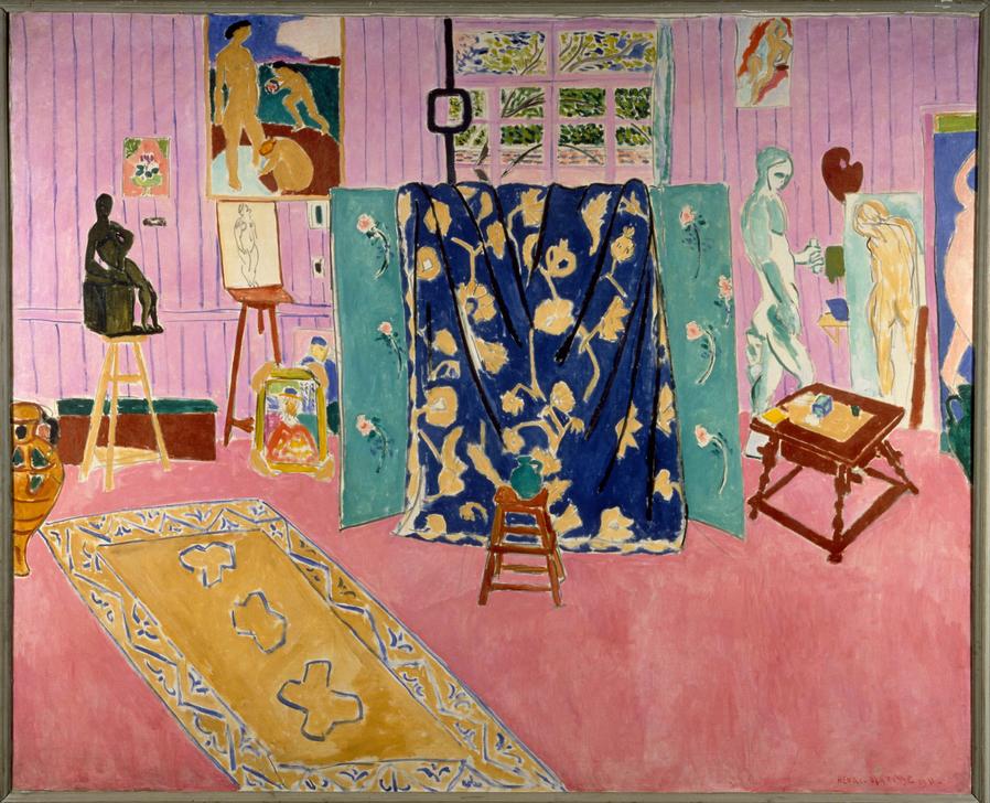 Das Atelier des Künstlers Henri Matisse, 1912: farbintensive Darstellung eines Künstlerateliers mit Möbeln, Leinwänden und Dekor im Stil der klassischen Moderne.