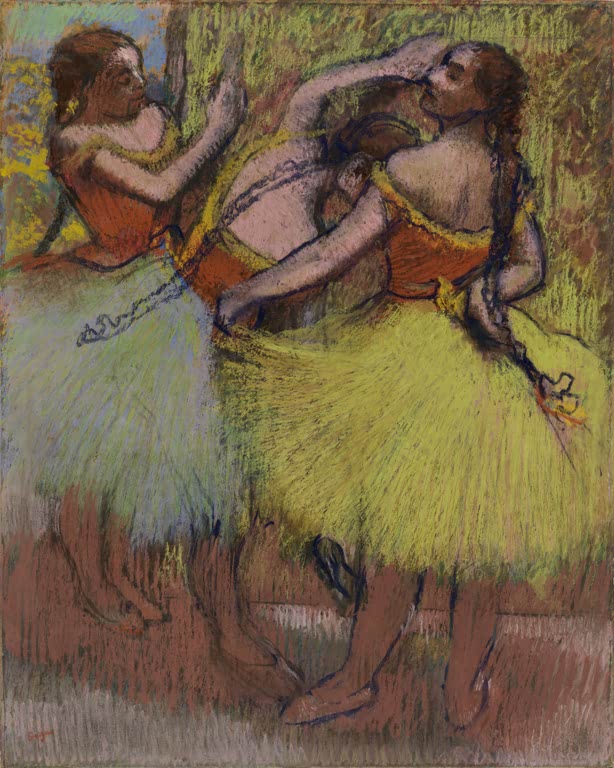Kunstdruck des Gemäldes Drei Tänzerinnen mit geflochtenem Haar von Edgar Degas mit drei Balletttänzerinnen mit geflochtenem Haar.