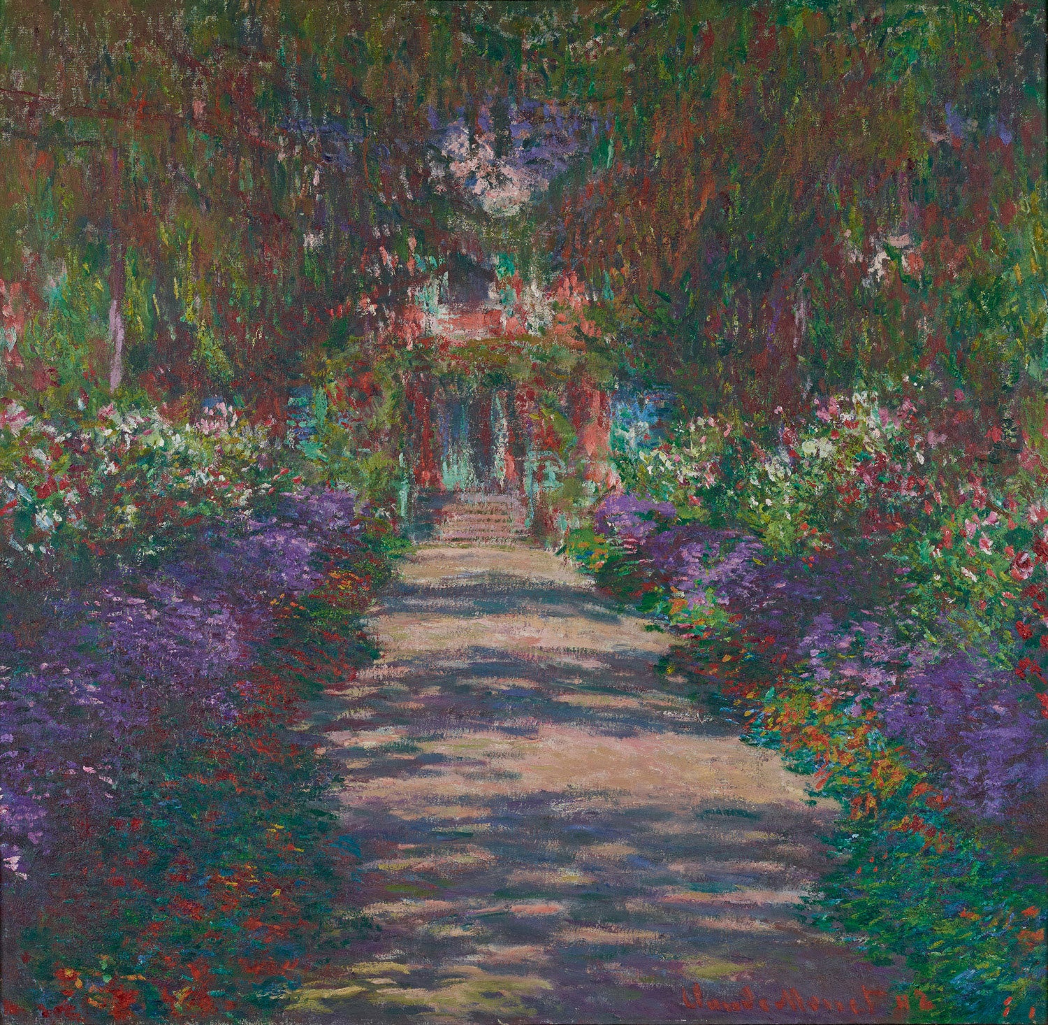 Impressionistisches Gemälde von Claude Monet mit einer blühenden Allee in seinem Garten in Giverny, gesäumt von üppiger Vegetation und farbenprächtigen Blumen unter einem hellen, sonnigen Himmel.