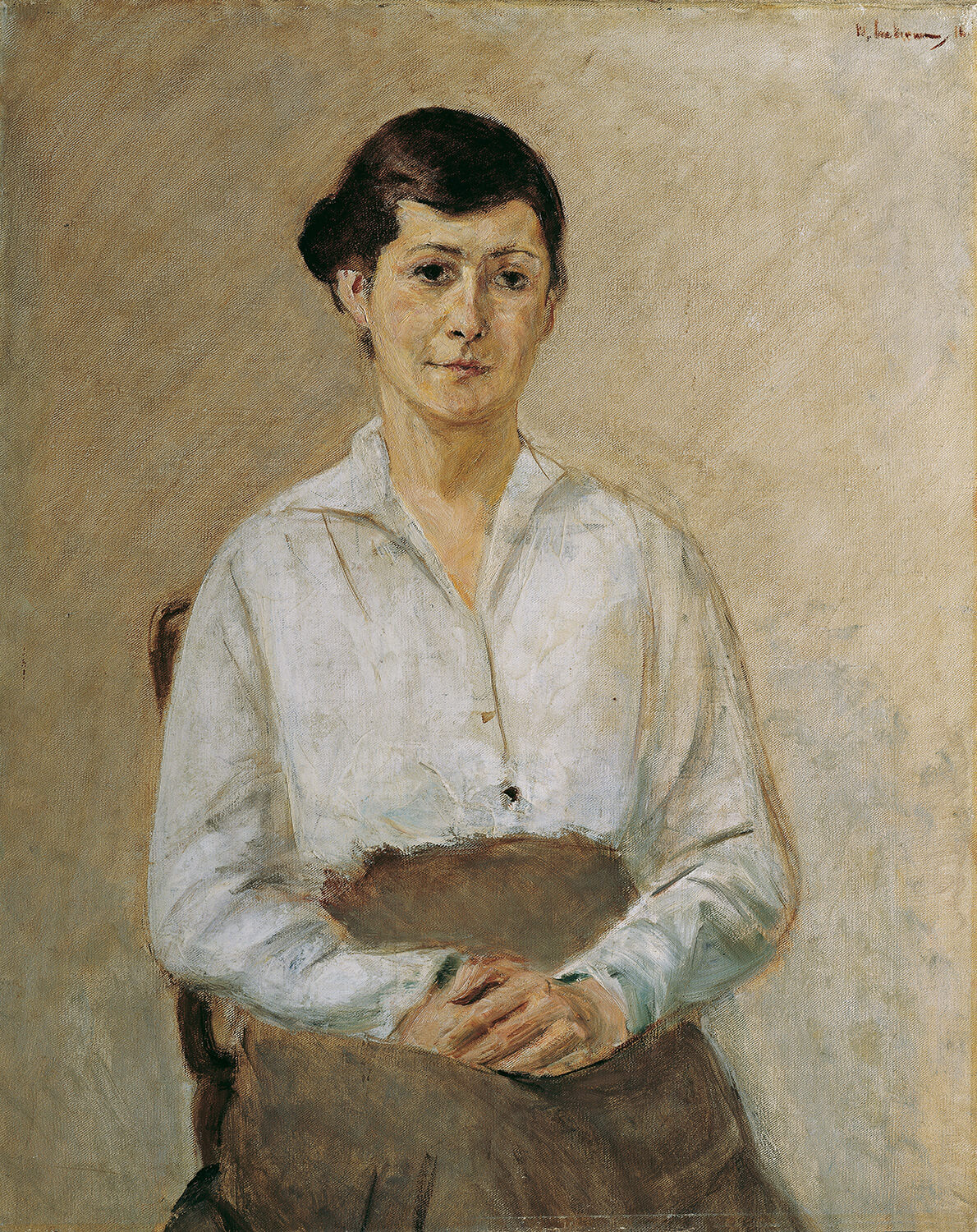 Ein impressionistisches Porträt von Käthe Liebermann, der Tochter des Künstlers Max Liebermann. Das Gemälde zeigt ein junges Mädchen in heller Kleidung, nachdenklich sitzend, mit weichen Farben und sanftem Licht, die eine ruhige und intime Atmosphäre schaffen.