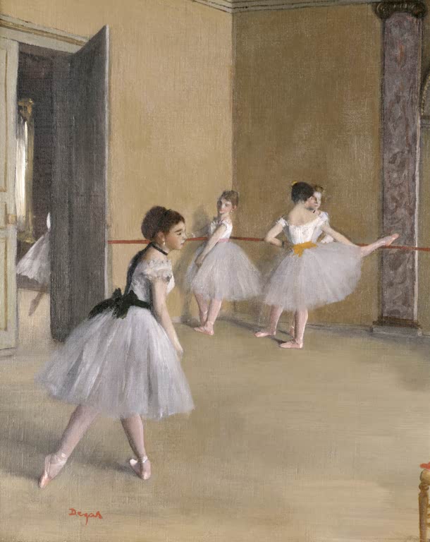 Kunstdruck des Gemäldes „Le foyer de la danse à l'Opéra de la rue Le Peletier“ von Edgar Degas mit Balletttänzerinnen im Proberaum der Pariser Oper. Hochwertig in Deutschland per Hand gefertigt, erhältlich als Poster oder Leinwand.