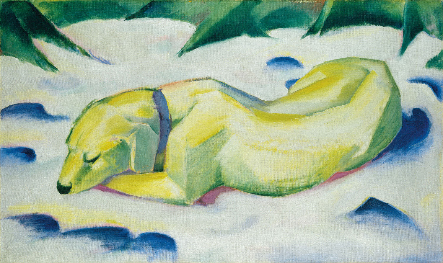 Expressionistisches Gemälde "Liegender Hund im Schnee" von Franz Marc mit abstrahierten Formen und sanften Blautönen, die einen ruhenden Hund in winterlicher Natur zeigen.