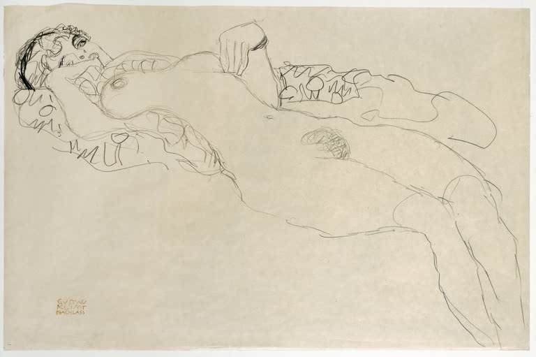 Kunstdruck des Gemäldes „Liegender Mädchenakt nach links“ von Gustav Klimt – hochwertige Reproduktion einer klassischen Aktstudie.