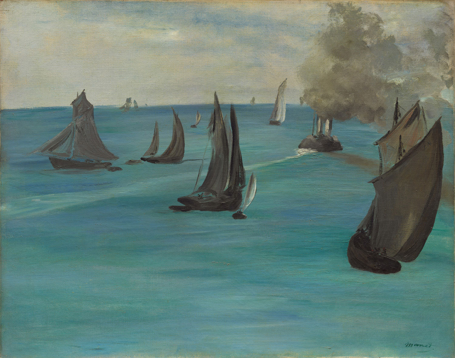 Ein Gemälde von Édouard Manet zeigt eine ruhige Meereslandschaft unter einem blassblauen Himmel. Im Vordergrund erstreckt sich das Wasser, leicht von Wellen bewegt. Am Horizont sind ein Segelboot und verschwommene Küstenlinien zu sehen, die eine friedliche, harmonische Atmosphäre schaffen.