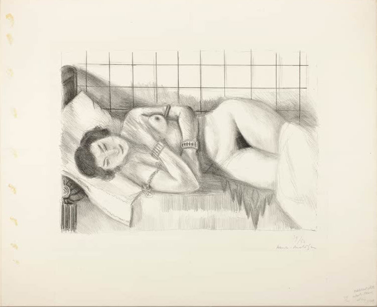 Kunstdruck von Henri Matisse: Schlafender weiblicher Akt, dessen Knie von einem Schal bedeckt sind, in einer dekorativen Komposition.