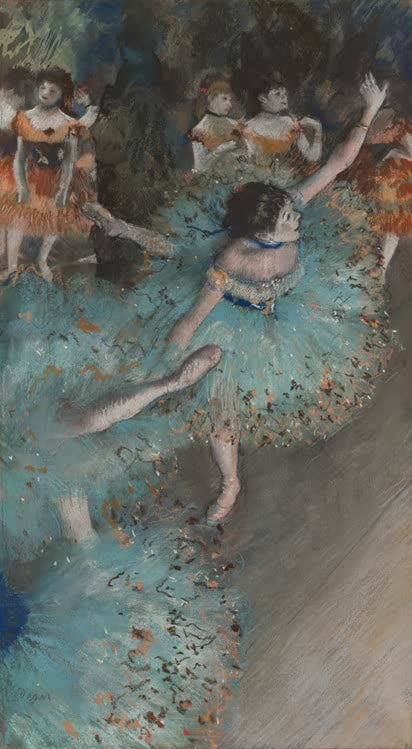 Kunstdruck des Gemäldes Schwingende Tänzerin (Tänzerin in Grün) von Edgar Degas mit einer Balletttänzerin in einem grünen Kostüm während einer Tanzbewegung.