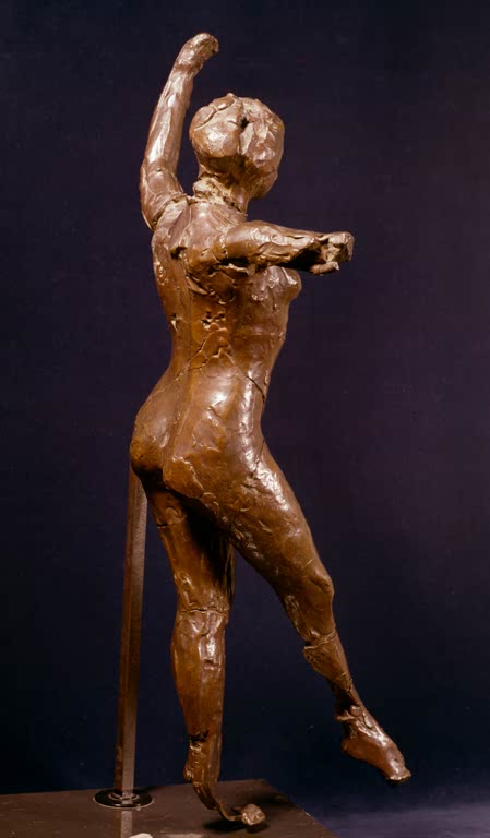 Kunstdruck von „Sich vorwärts bewegende Tänzerin, die Arme erhoben“ von Edgar Degas, handgefertigt in Deutschland als Leinwand oder Poster erhältlich