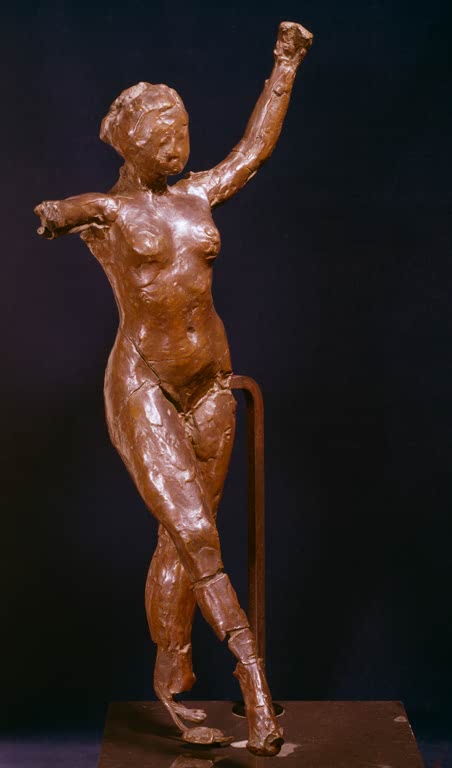 Kunstdruck des Gemäldes Sich vorwärts bewegende Tänzerin, die Arme erhoben von Edgar Degas mit einer Balletttänzerin in dynamischer Tanzbewegung.