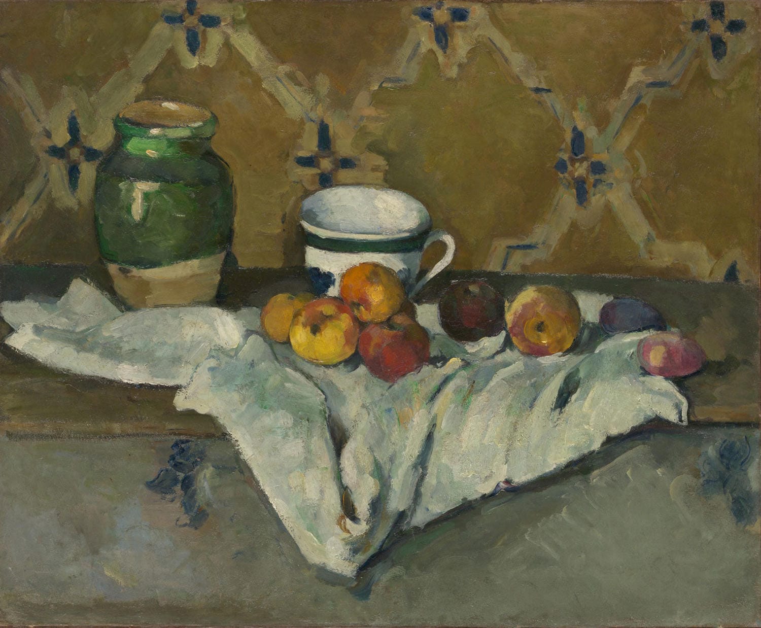„Stillleben mit Krug, Tasse und Äpfeln“ von Paul Cézanne zeigt eine harmonische Anordnung von Alltagsobjekten – eine Keramikkanne, eine Tasse und frische Äpfel. Durch Cézannes innovative Nutzung von Farben und geometrischen Formen erhält das Stillleben eine lebendige, zeitlose Wirkung.