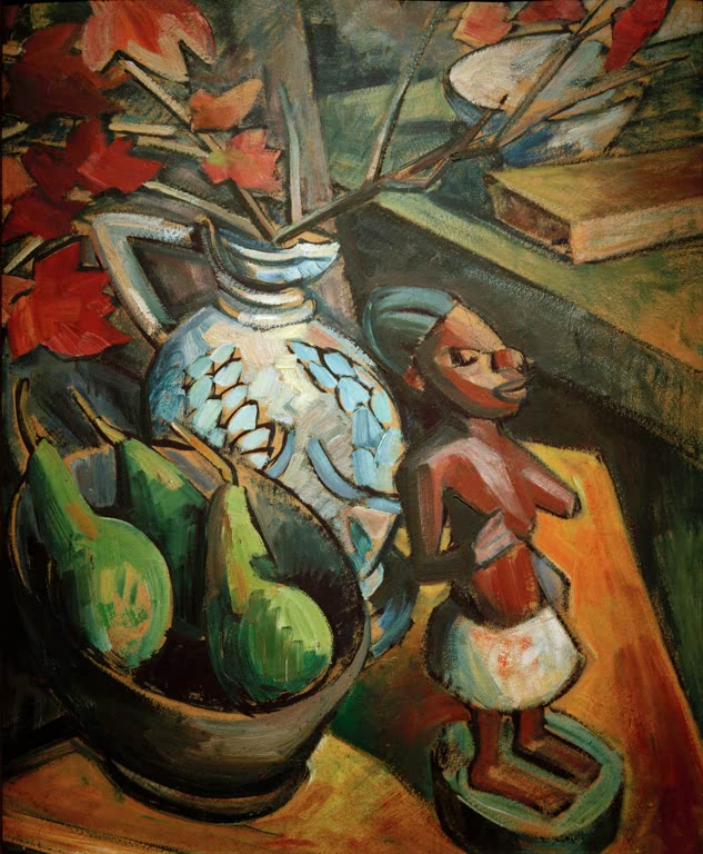 Kunstdruck „Stillleben mit Negerfigur“ von Emil Maetzel mit Gegenständen und einer dekorativen Figurenplastik