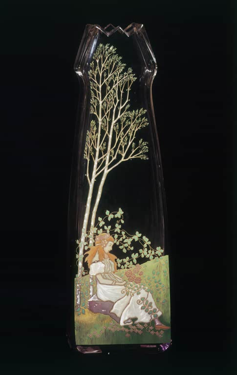 Kunstdruck des Gemäldes „Vase mit sitzender Frau unter Bäumen“ von Gustav Klimt – hochwertige Reproduktion eines dekorativen Jugendstil-Kunstwerks.