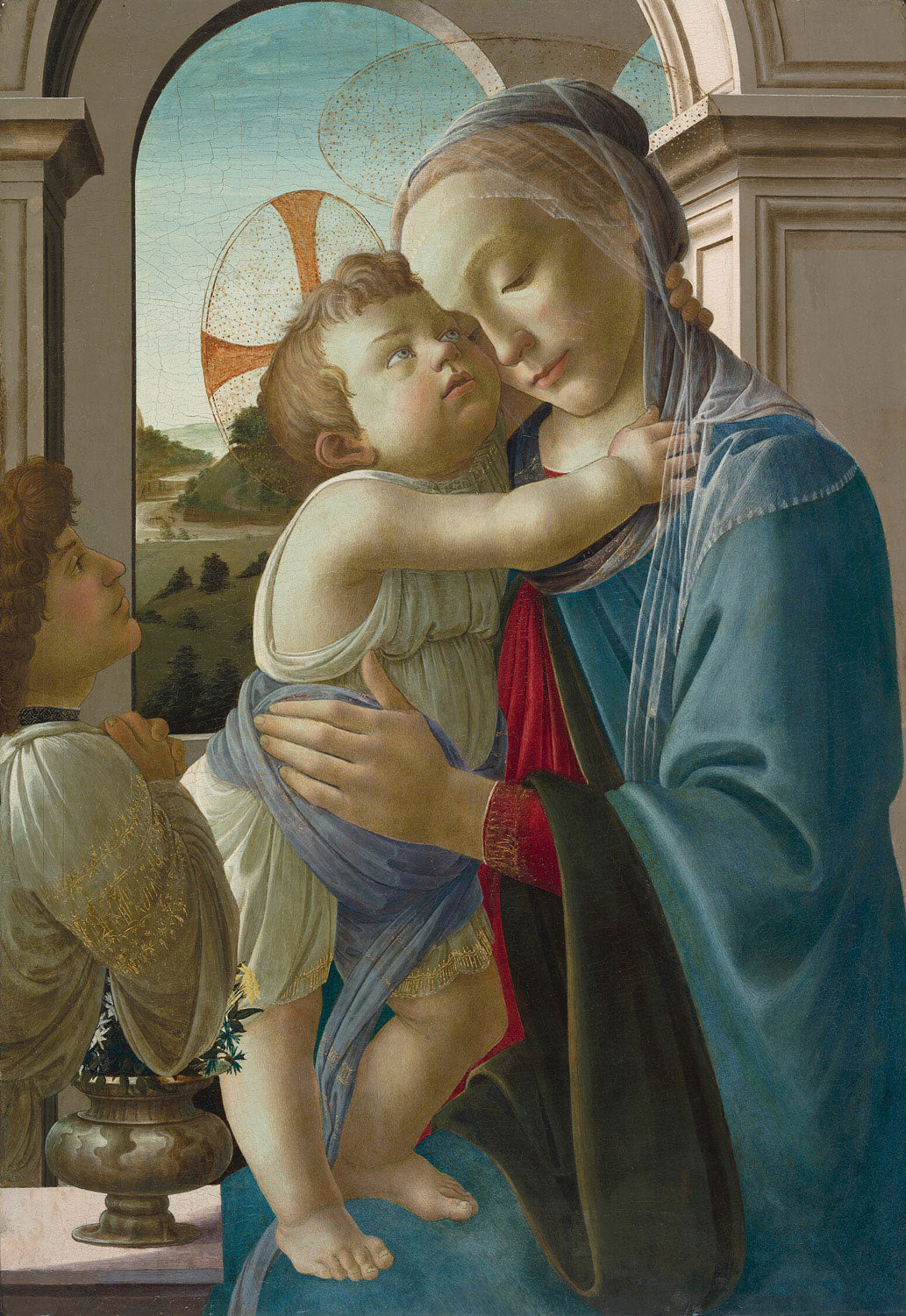 Das Gemälde "Jungfrau und Kind mit einem Engel" von Sandro Botticelli zeigt die Jungfrau Maria, die das Jesuskind auf ihrem Schoß hält, während ein Engel sie sanft betrachtet. Die Figuren sind in einer harmonischen Komposition angeordnet, umgeben von einer ruhigen und liebevollen Atmosphäre. Die Farben sind sanft und warm, was die Zärtlichkeit und den Schutz zwischen Mutter und Kind betont. Die Details der Kleidung und der Gesichtsausdrücke vermitteln eine tiefe emotionale Verbindung.