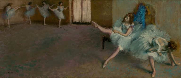 Kunstdruck des Gemäldes Vor dem Ballett von Edgar Degas mit Balletttänzerinnen vor einer Aufführung.
