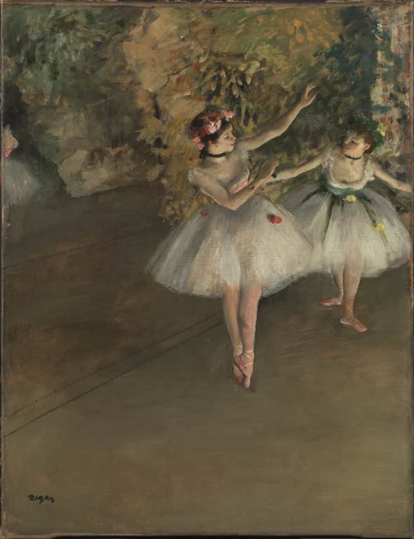 Kunstdruck des Gemäldes Zwei Tänzerinnen auf der Bühne von Edgar Degas mit zwei Balletttänzerinnen während einer Aufführung.