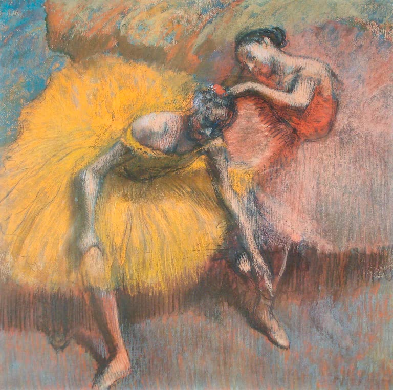 Kunstdruck des Gemäldes Zwei gelbe und rosa Tänzerinnen von Edgar Degas mit zwei Balletttänzerinnen in gelben und rosafarbenen Kostümen.