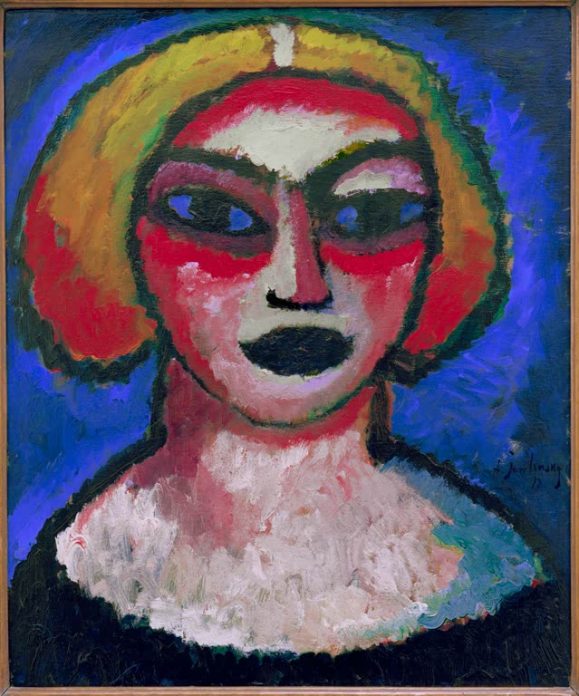 Alexej von Jawlensky Frauenkopf Kunstkopie: Frau mit gelbem Haar, rot umrandeten Augen und weißem Kragen vor Blau
