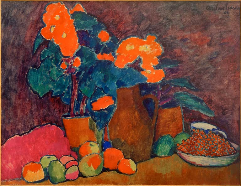 Alexej von Jawlensky Stillleben mit Blumen, Obst und Flasche Kunstkopie: Orange Blüten, Krüge und Obst auf violettem Grund