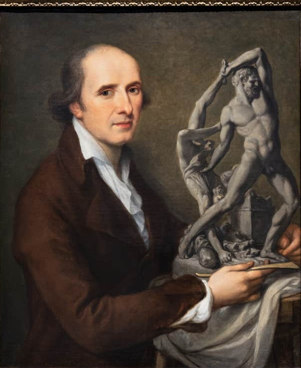 Mann in braunem Rock hält eine graue Herkules-Statuette – Angelika Kauffmann Antonio Canova mit Modell Kunstkopie