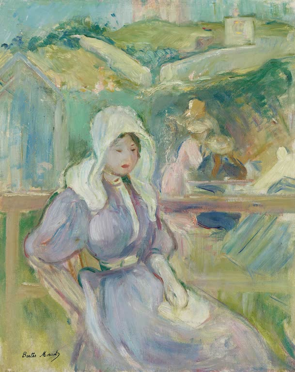 Junge Frau mit weißer Haube und fliederfarbenem Kleid sitzt am Strand – Berthe Morisot Am Strand von Portrieux Kunstkopie