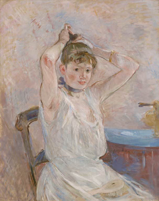 Junge Frau in weißem Hemd bindet sich die Haare auf, am Waschtisch sitzend – Berthe Morisot Das Bad Kunstkopie