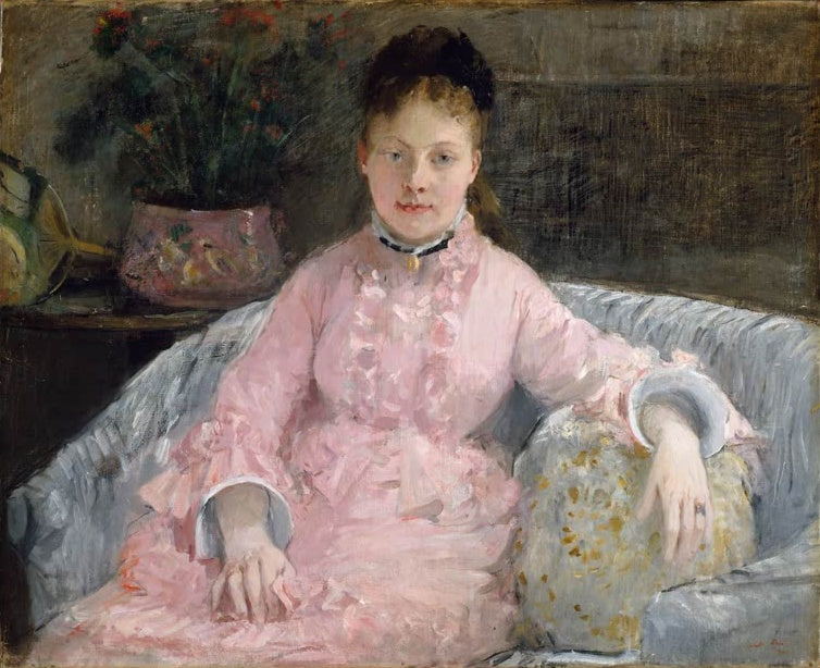 Junge Frau in rosa Kleid sitzt in einem grauen Korbsessel – Berthe Morisot Das rosa Kleid Kunstkopie
