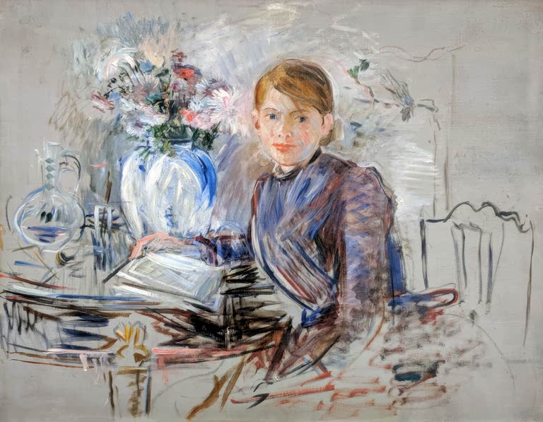 Junges Mädchen in Blau sitzt am Tisch mit Buch, Blumenvase und Karaffe – Berthe Morisot Die Zierpflanze Kunstkopie