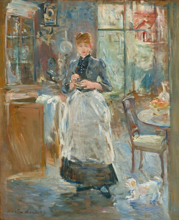 Frau mit weißer Schürze steht in einem hellen Esszimmer, davor ein Hündchen – Berthe Morisot Im Esszimmer Kunstkopie