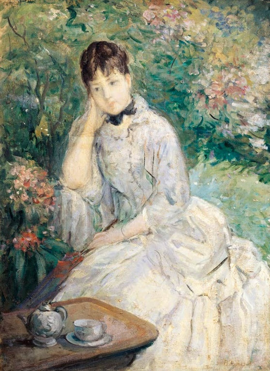 Nachdenkliche Frau in hellem Kleid im Blütengarten – Berthe Morisot Junge Frau auf einem Sofa Kunstkopie