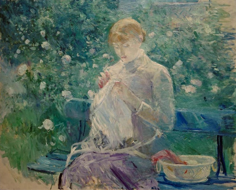 Junge Frau näht auf einer Gartenbank vor blühenden weißen Rosen – Berthe Morisot Pasie näht im Garten von Bougival Kunstkopie