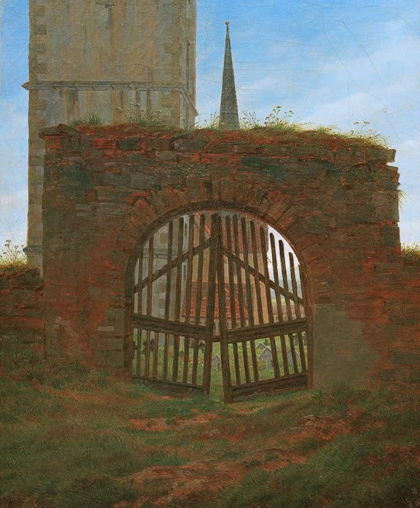 Ziegelmauer mit hölzernem Gittertor und Kirchturm unter blauem Himmel – Caspar David Friedrich Das Friedhofstor Kunstkopie