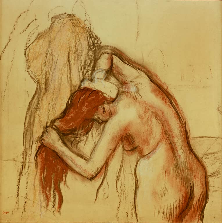 Femme se séchant