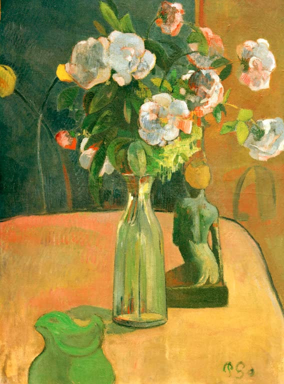 Roses et statuette