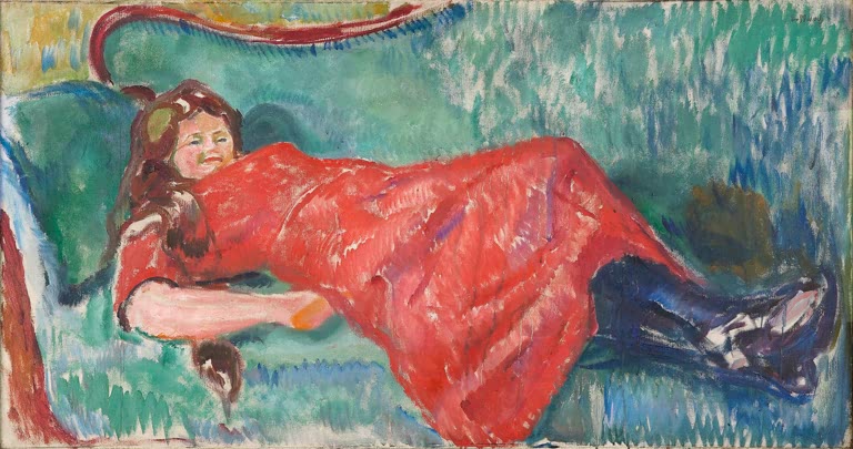 Lachende Frau im roten Kleid liegt quer auf einem grünen Sofa – Edvard Munch Auf dem Sofa Kunstkopie