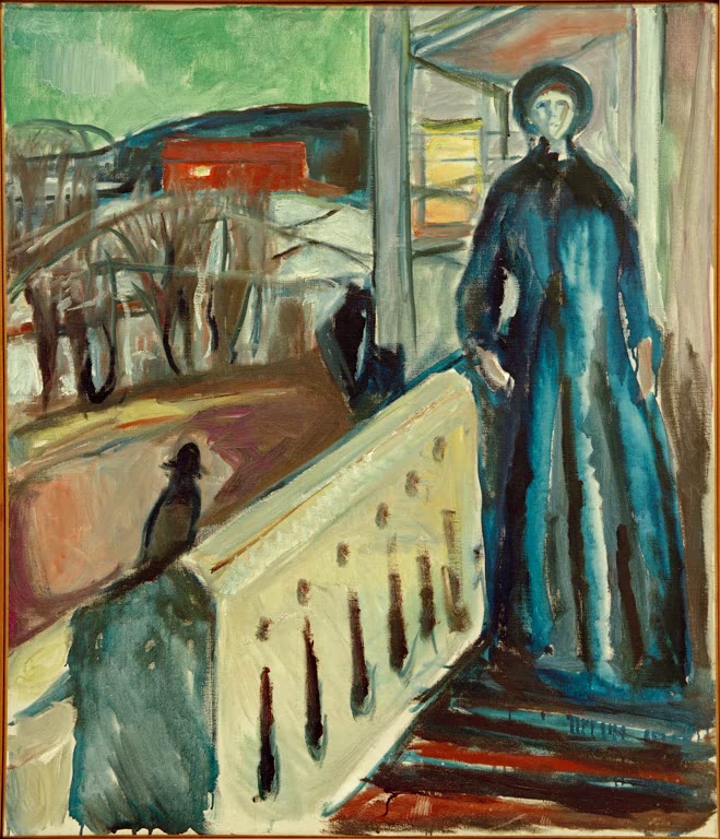 Frau in Blau steht auf einer Veranda mit weißer Brüstung, daneben ein Rabe – Edvard Munch Auf der Verandatreppe II Kunstkopie