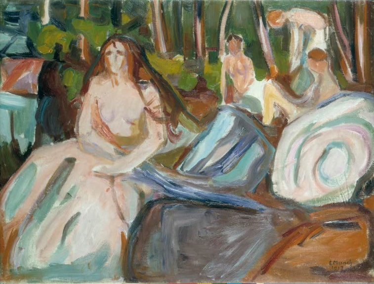 Halbbekleidete Frau mit langem Haar sitzt vor Bäumen, dahinter weitere Badende – Edvard Munch Badende Kunstkopie
