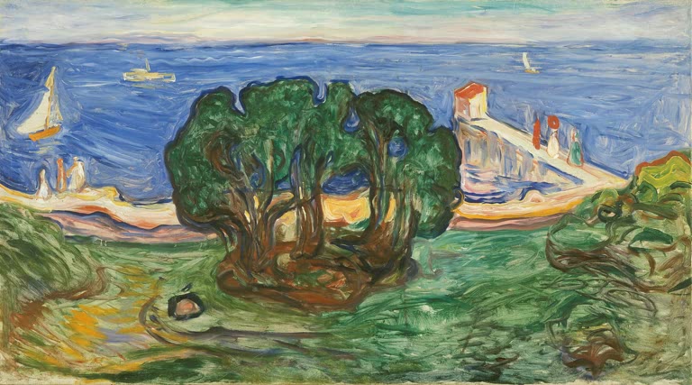 Gruppe von Bäumen an einer Bucht, dahinter blaues Meer mit Segelbooten – Edvard Munch Bäume am Strand Kunstkopie